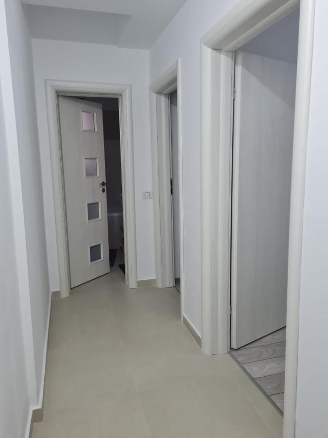 Deluxe 2 Bedroom Apartment With Balcony And Private Parking Bragadiru Exterior foto