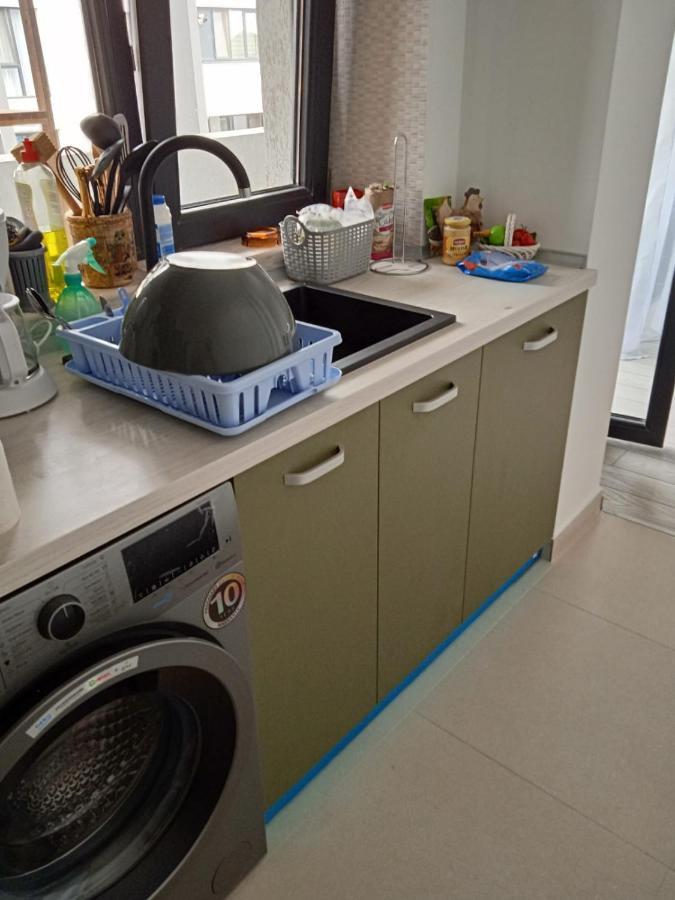 Deluxe 2 Bedroom Apartment With Balcony And Private Parking Bragadiru Exterior foto