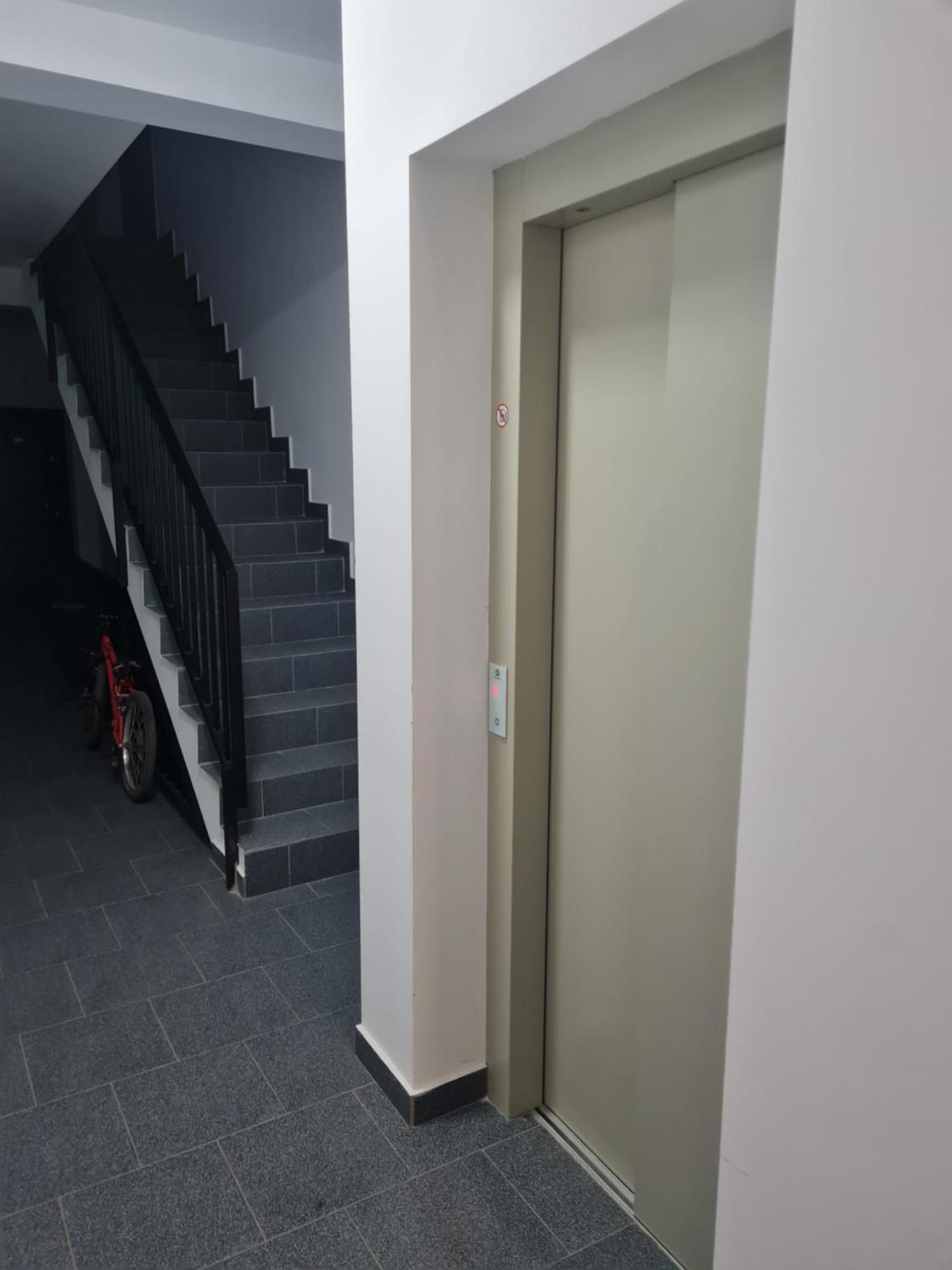 Deluxe 2 Bedroom Apartment With Balcony And Private Parking Bragadiru Exterior foto